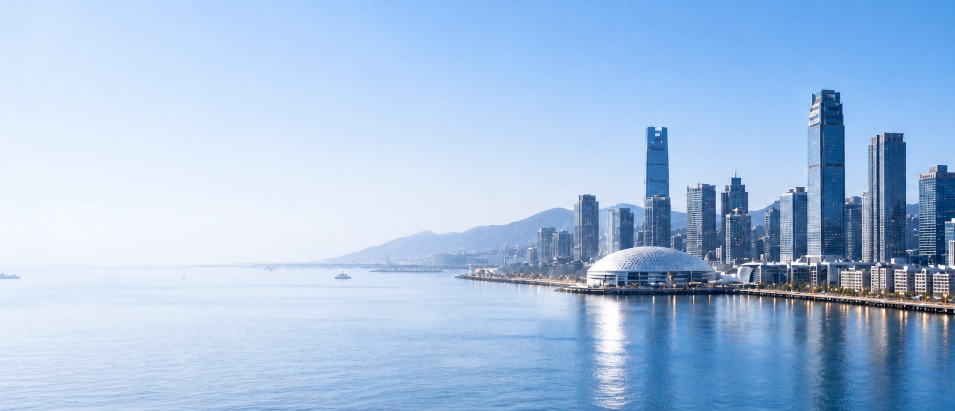 大连港口白昼景象